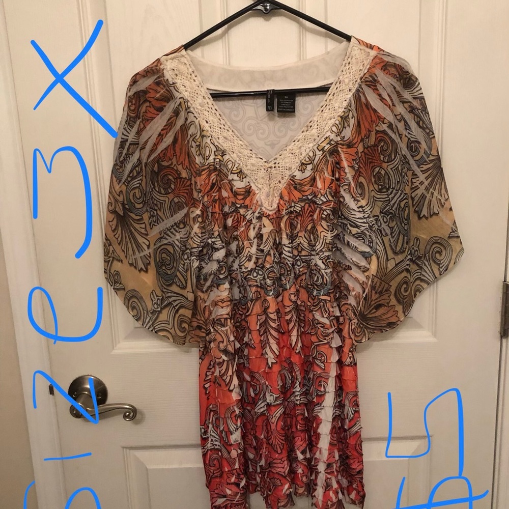 Short sleeve top.